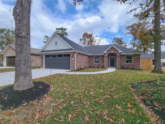 $455,000 | 10312 Lakewood Drive, Conroe, TX 77385