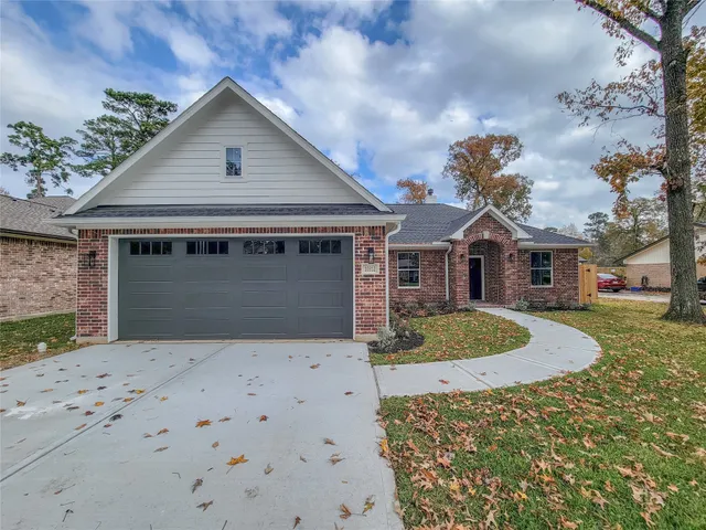 $455,000 | 10312 Lakewood Drive, Conroe, TX 77385