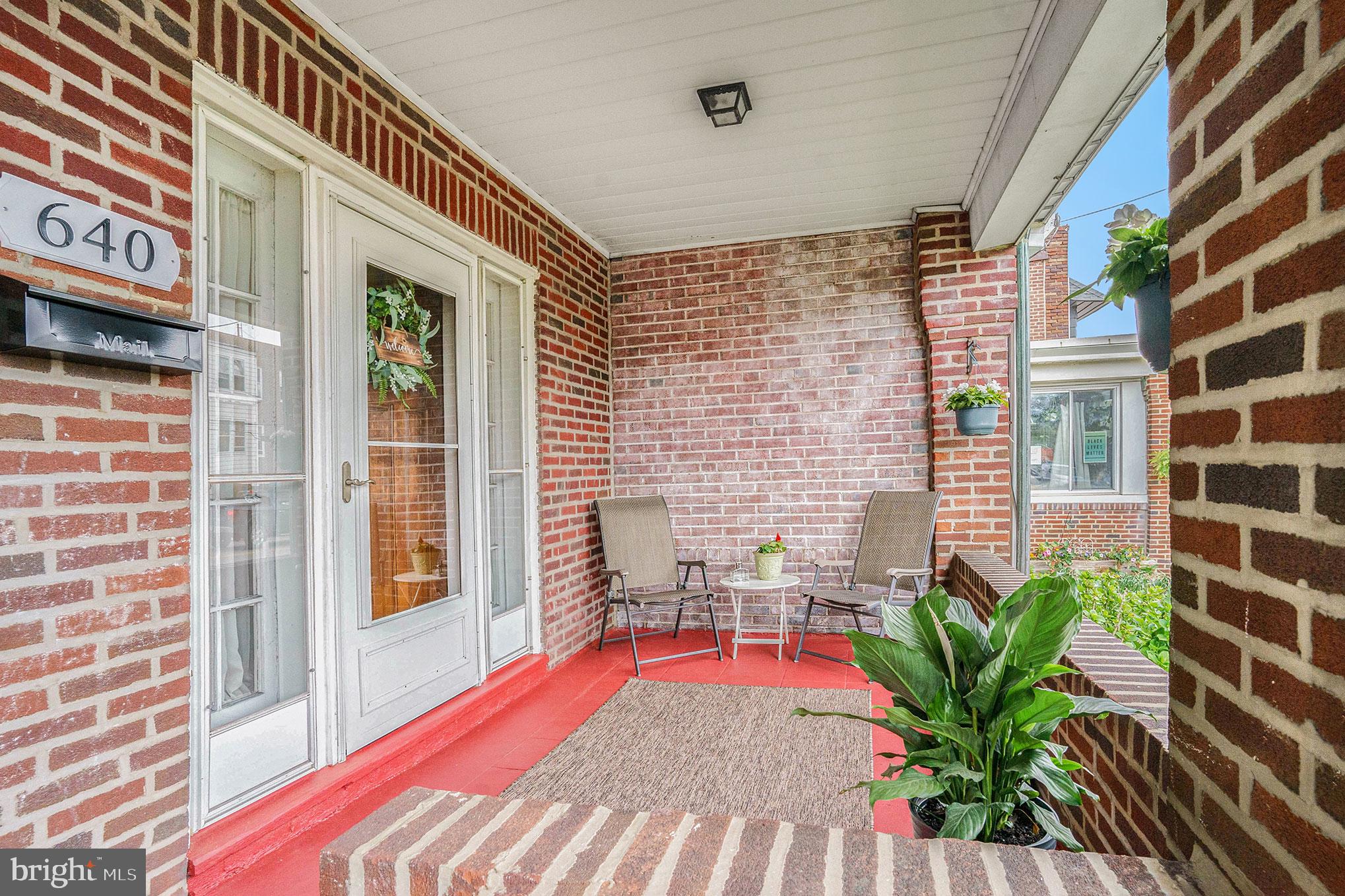 640 Roxborough Avenue Philadelphia, PA 19128 - Photo 4 of 26 Front porch