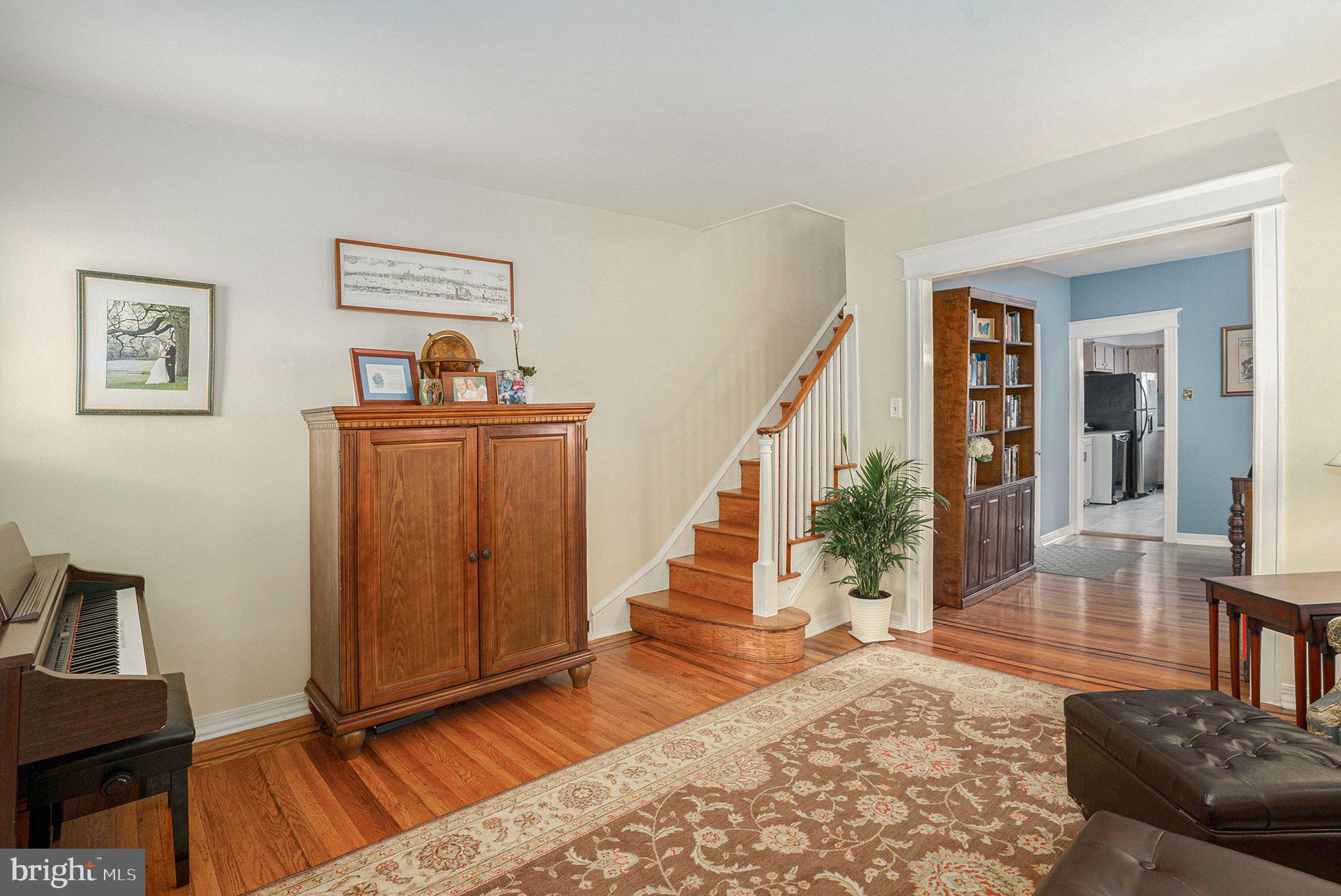 640 Roxborough Avenue Philadelphia, PA 19128 - Photo 7 of 26 Living room