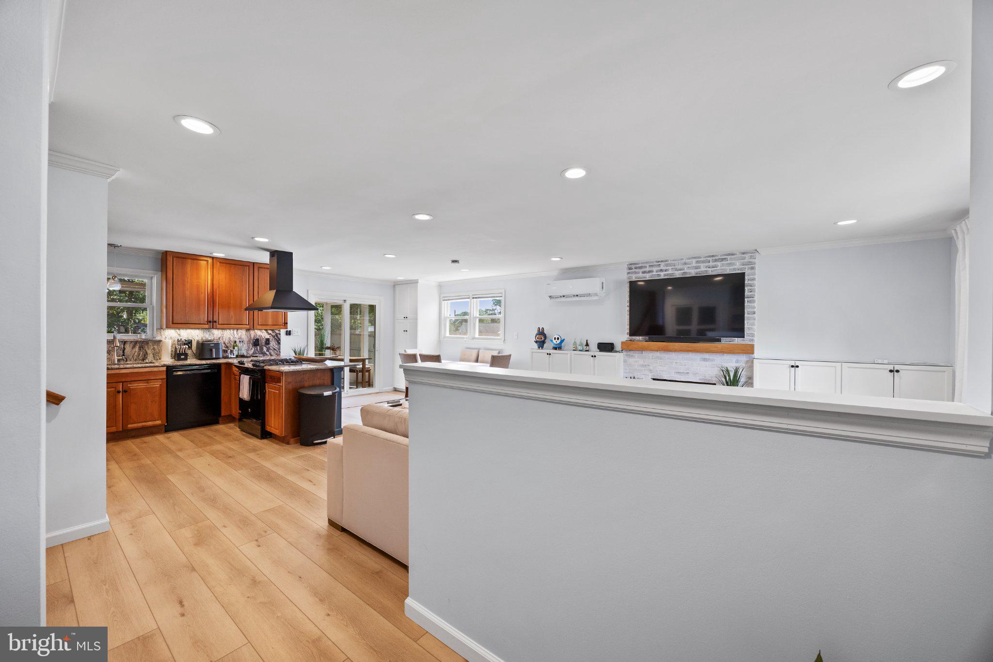 6705 New Hope Drive Springfield, VA 22151 - Photo 8 of 67 Spacious modern living area awaits you.