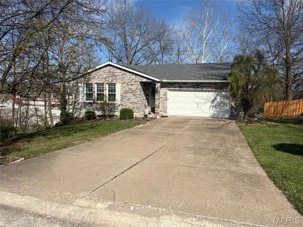$275,000 | 106 Concord Drive, Hannibal, MO 63401
