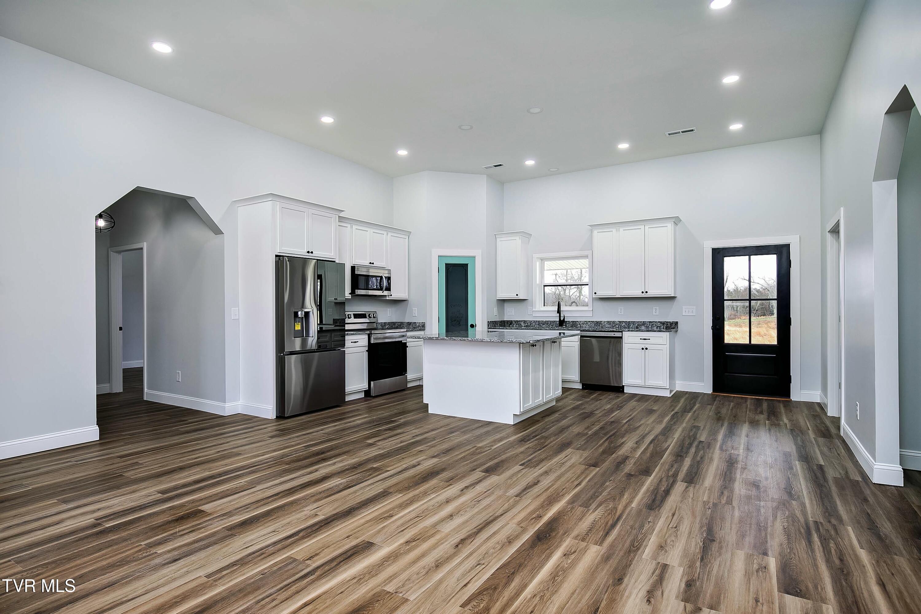 1285 Mt Zion Road Afton, TN 37616 - Photo 11 of 38 tempImageszXMmm