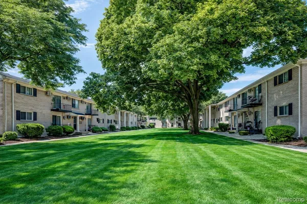 $999 | 5650 Pardee Avenue, Unit 1, Dearborn Heights, MI 48125