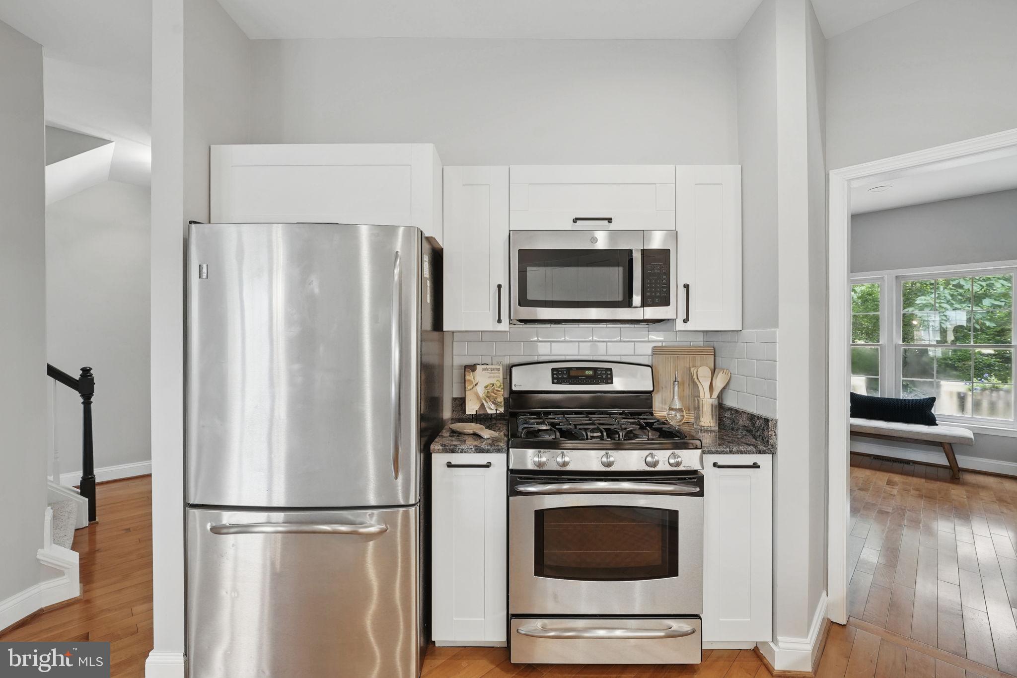 1393 Heritage Oak Way Reston, VA 20194 - Photo 19 of 80 Stainless steel appliances