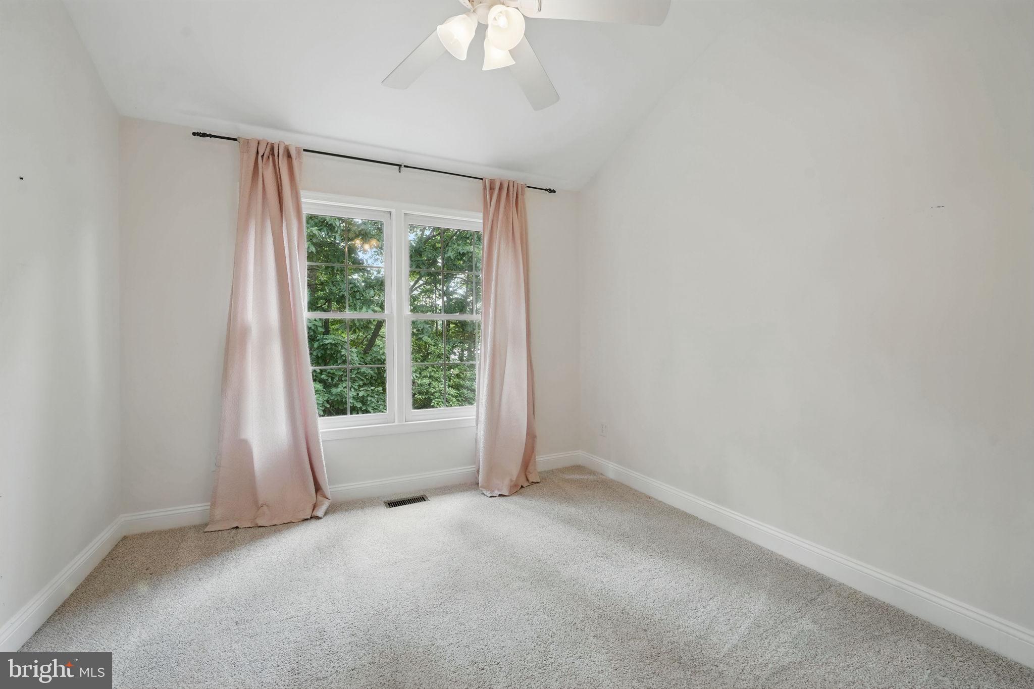 1393 Heritage Oak Way Reston, VA 20194 - Photo 35 of 80