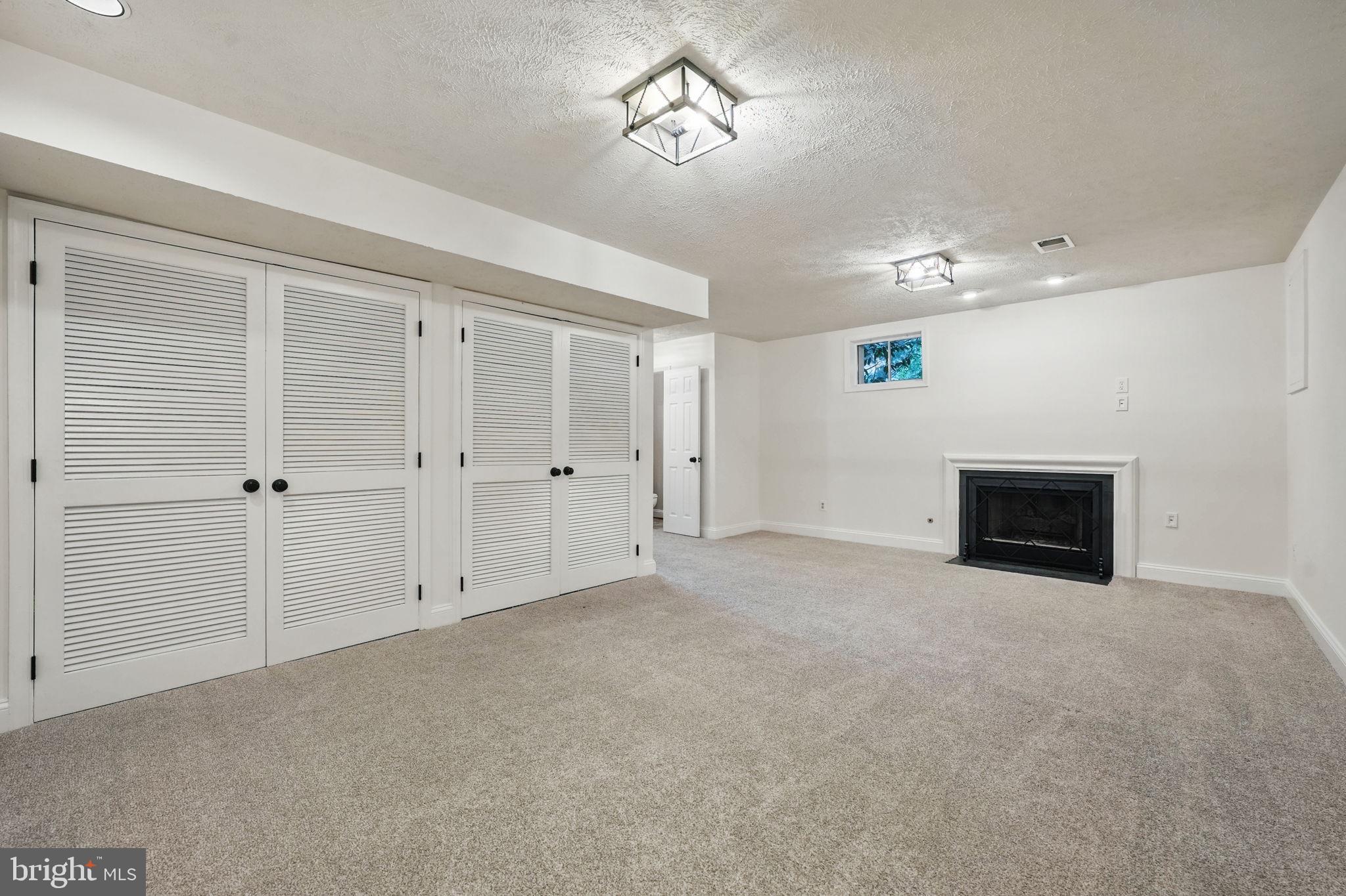 1393 Heritage Oak Way Reston, VA 20194 - Photo 41 of 80 an empty room with a empty space and a ceiling fan