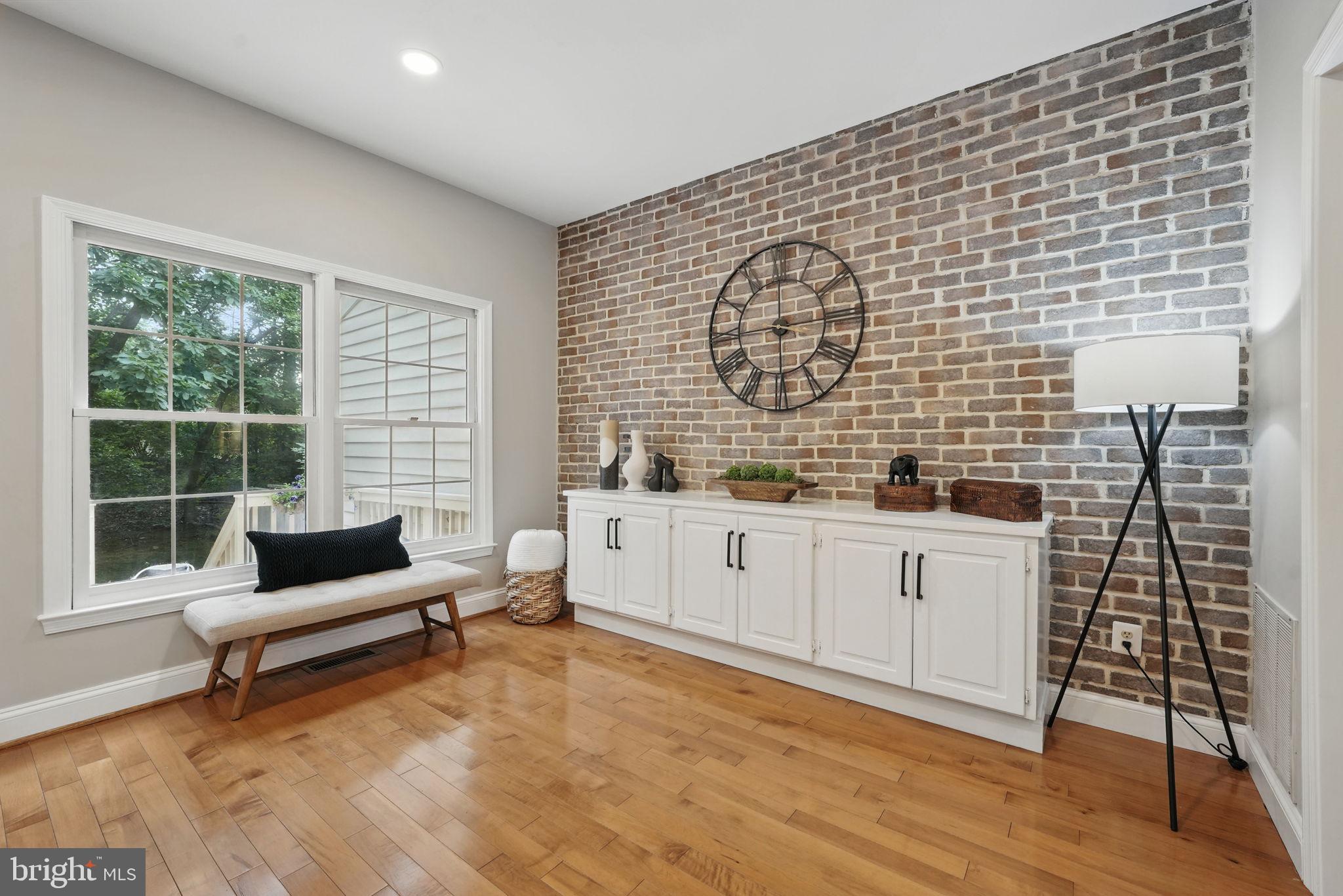 1393 Heritage Oak Way Reston, VA 20194 - Photo 6 of 80 a living room with furniture and window
