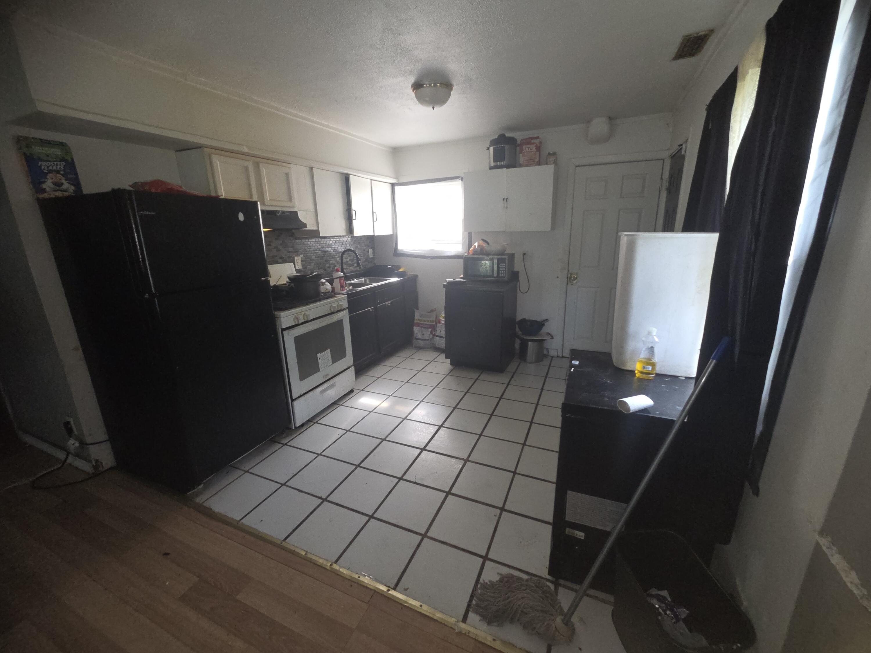 2040 Lane Street Gary, IN 46404 - Photo 6 of 9 3000x2250