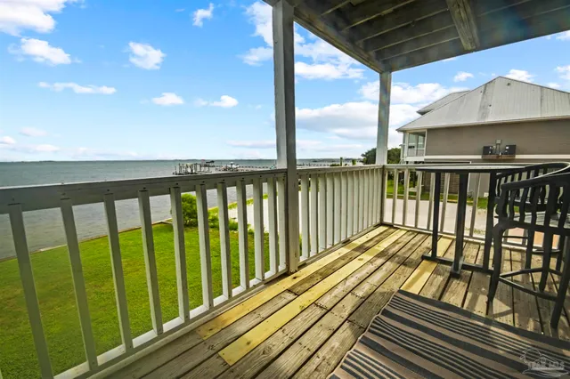 $275,000 | 5539 Soundside Drive, Unit N, Gulf Breeze, FL 32563