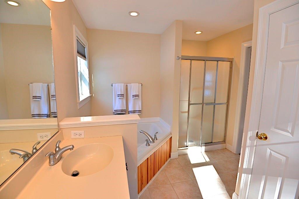 18 Harvest Ridge Road, Unit 22 Freeport, ME 04032 - Photo 22 of 35 Master Bath Tub and Shower