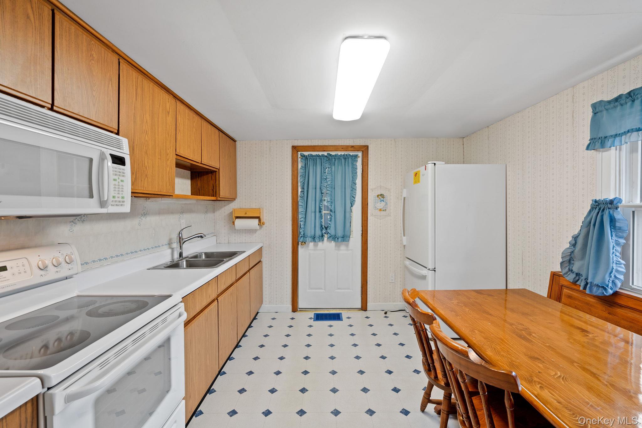 122 Golf Course Road Shandaken, NY 12480 - Photo 8 of 31