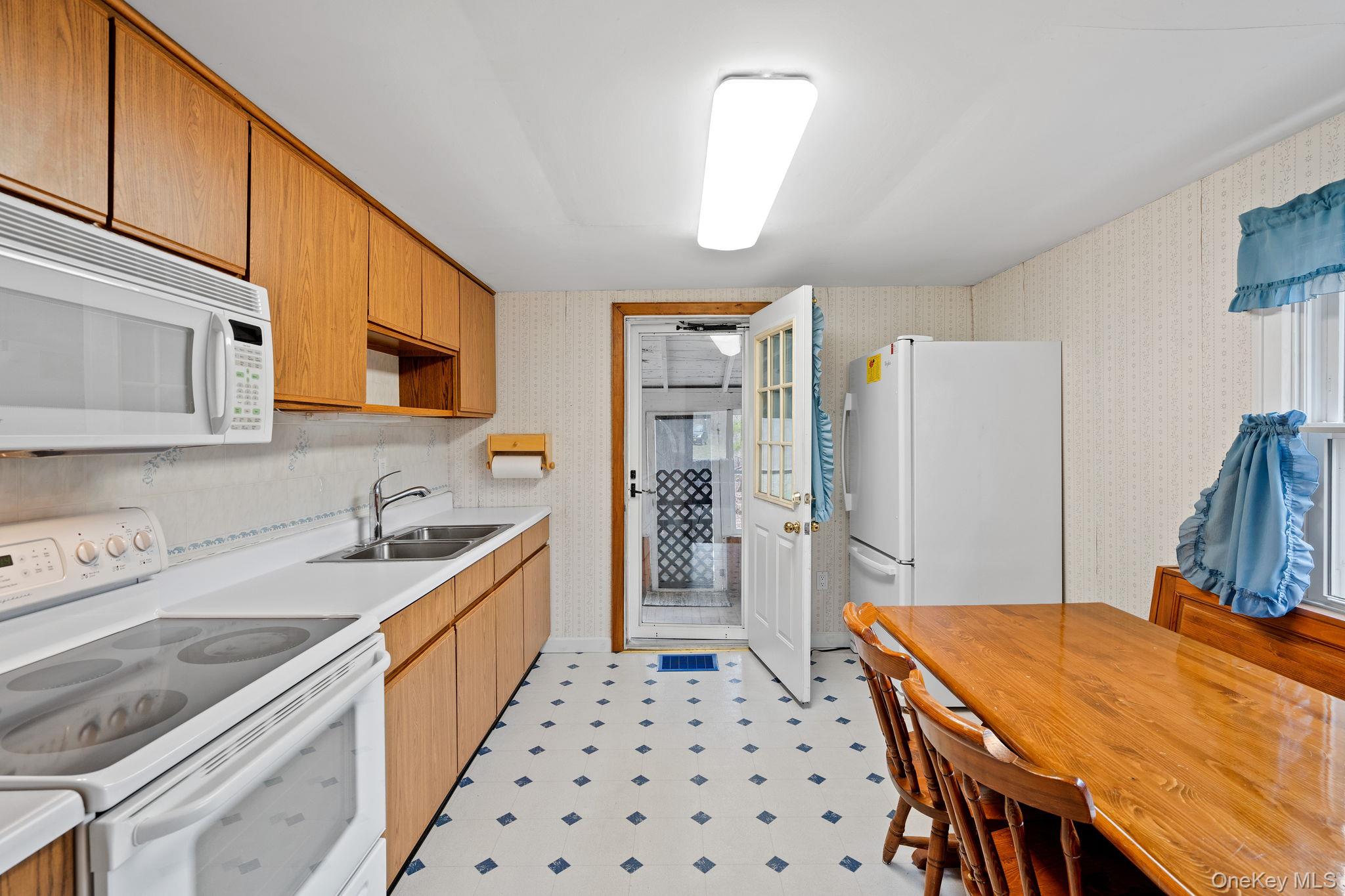 122 Golf Course Road Shandaken, NY 12480 - Photo 9 of 31