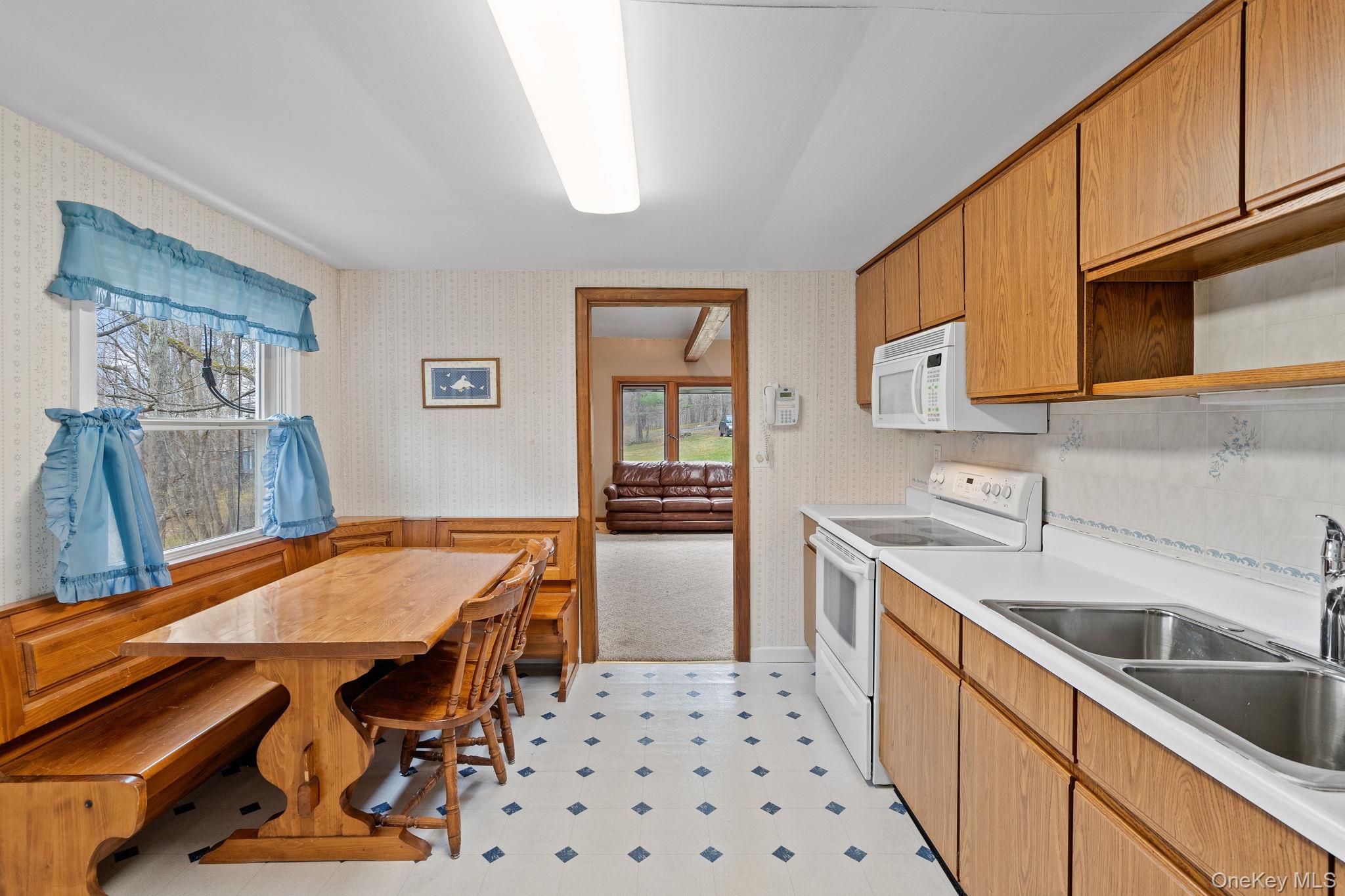 122 Golf Course Road Shandaken, NY 12480 - Photo 10 of 31