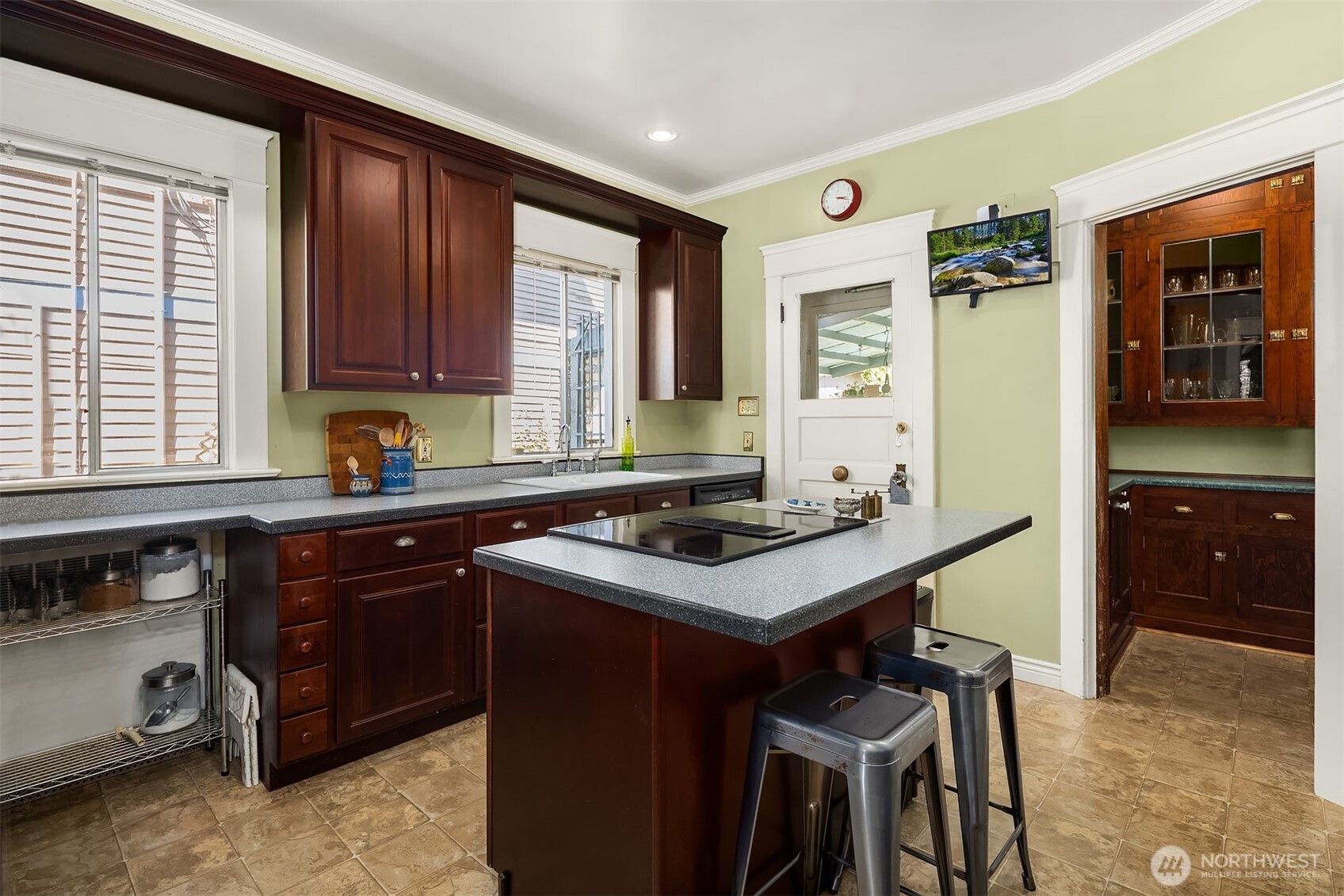 2415 Rucker Avenue Everett, WA 98201 - Photo 15 of 38