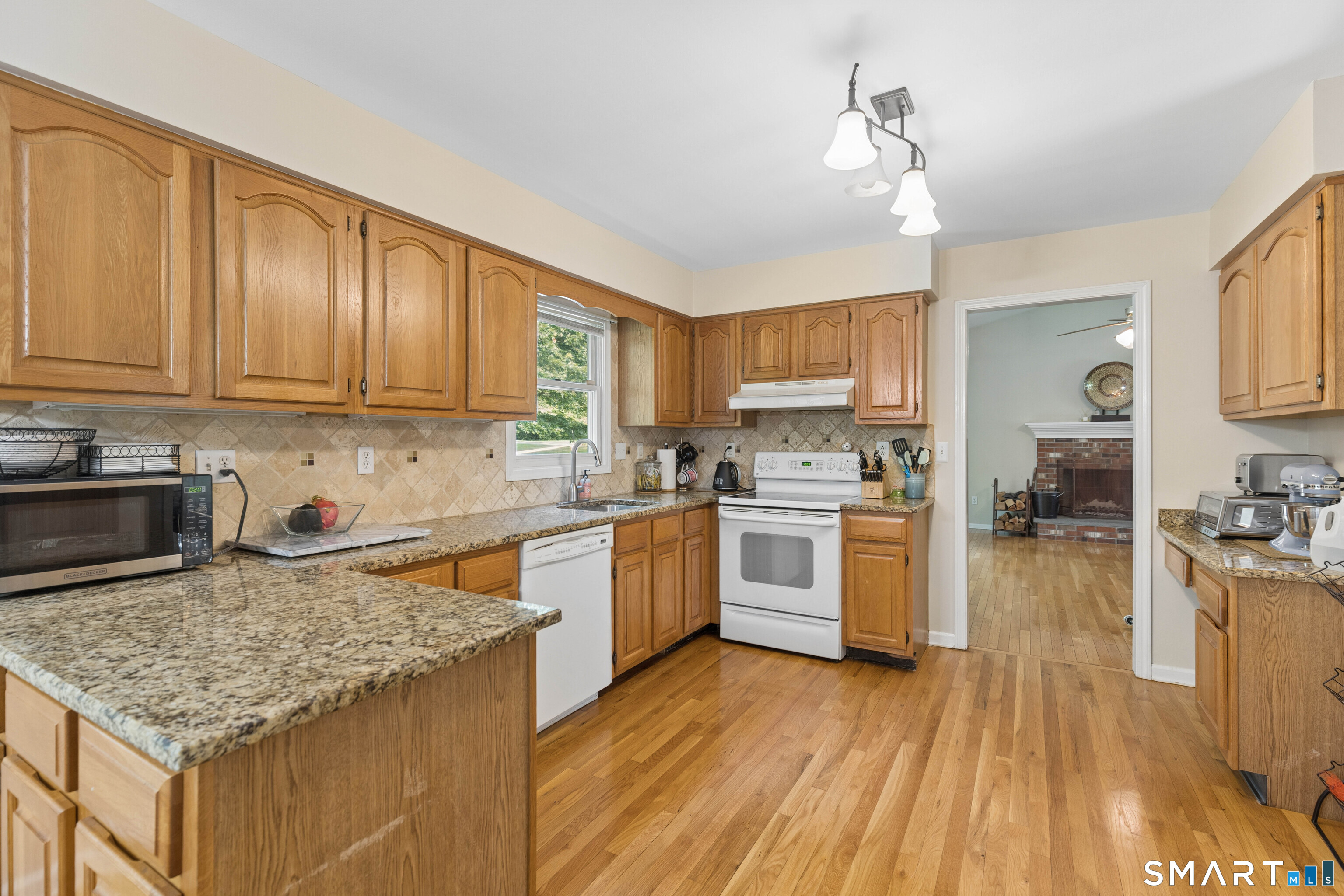 47 Autumn Ridge Road Shelton, CT 06484 - Photo 9 of 40