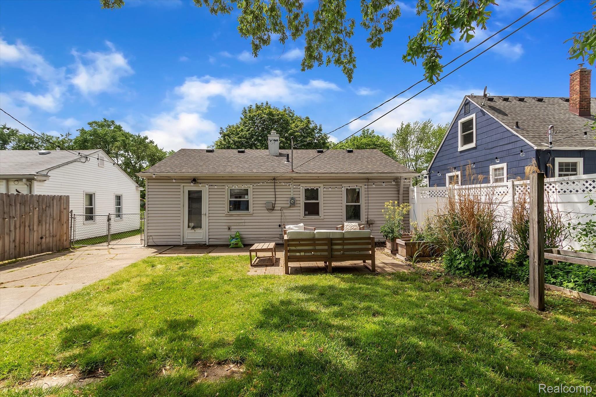 4010 Durham Road Royal Oak, MI 48073 - Photo 25 of 27 29-4010-Durham-Rd-WindowStill-Real-Estate-Photography-29.jpg