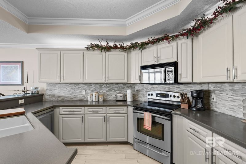 27580 Canal Road, Unit 3ER2 Orange Beach, AL 36561 - Photo 8 of 43 Kitchen