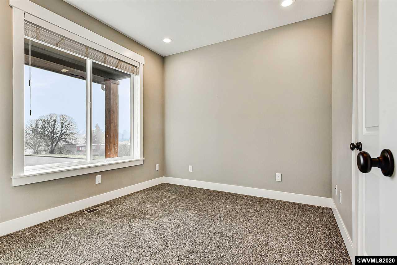 283 Southwest View Street Dallas, OR 97338 - Photo 4 of 42 Gallery Image 4