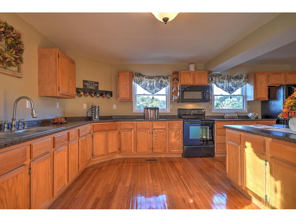 8245 Baileyton Road Greeneville, TN 37745 - Photo 12 of 28 Kitchen