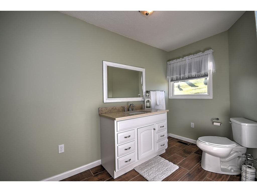 8245 Baileyton Road Greeneville, TN 37745 - Photo 17 of 28 Master Bathroom