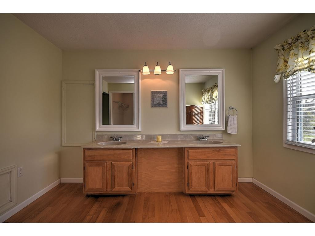 8245 Baileyton Road Greeneville, TN 37745 - Photo 23 of 28 Master Suite Bathroom