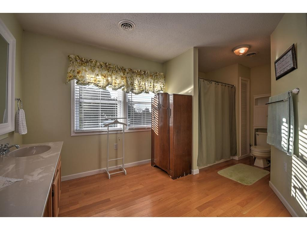 8245 Baileyton Road Greeneville, TN 37745 - Photo 24 of 28 Master Suite Bathroom