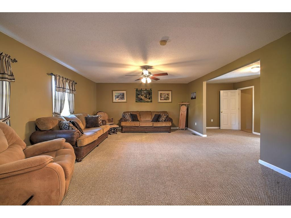 8245 Baileyton Road Greeneville, TN 37745 - Photo 7 of 28 Living Room