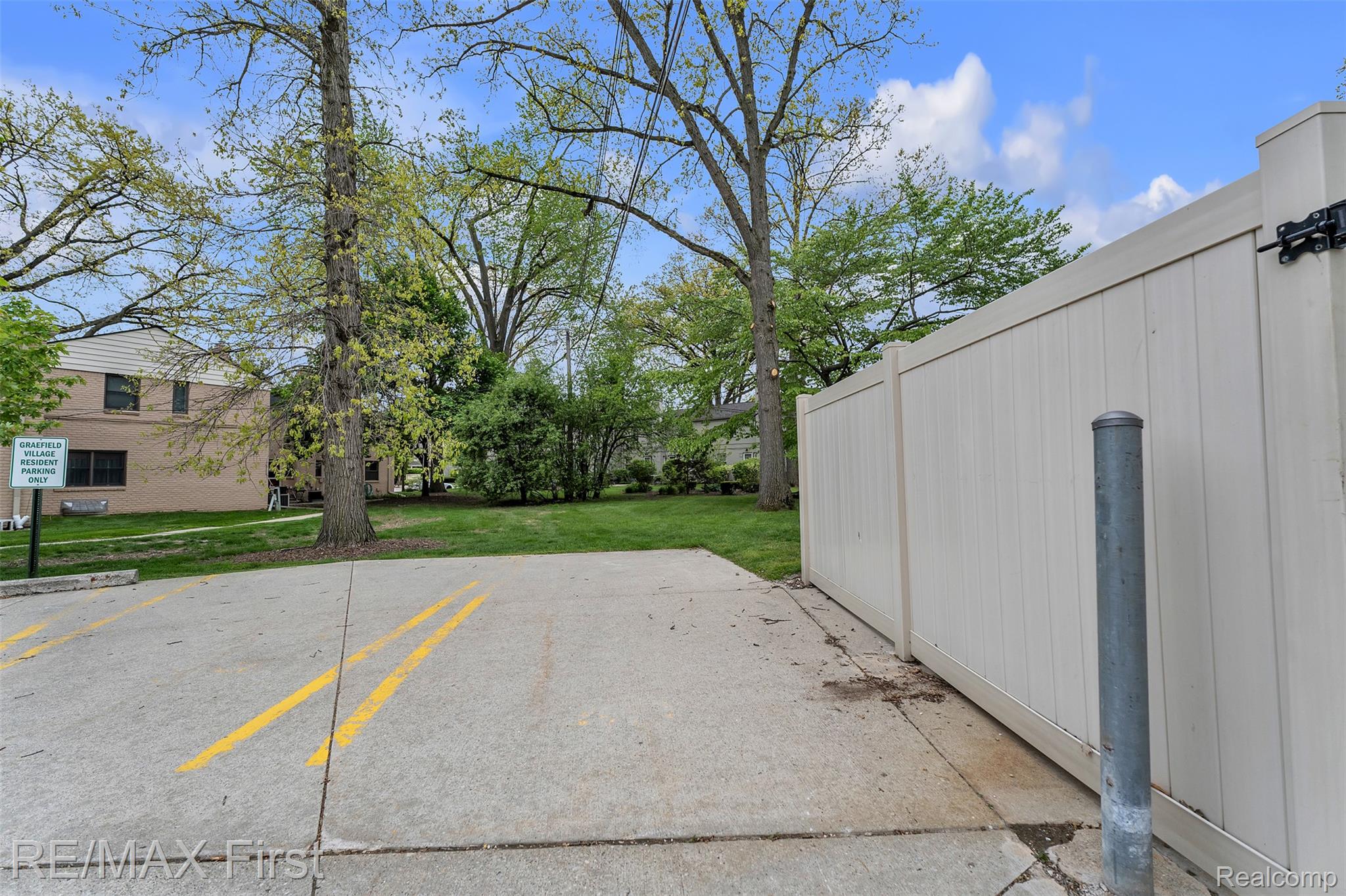 1921 Graefield Road Birmingham, MI 48009 - Photo 24 of 27 25.jpg