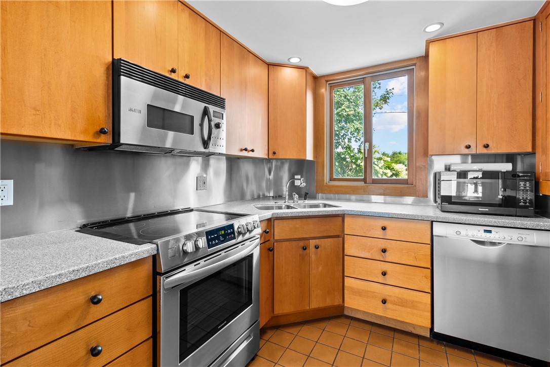 42 Driftwood Drive Tiverton, RI 02878 - Photo 30 of 50