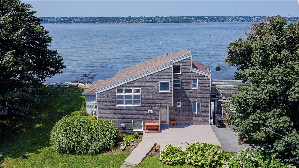 42 Driftwood Drive Tiverton, RI 02878 - Photo 3 of 50