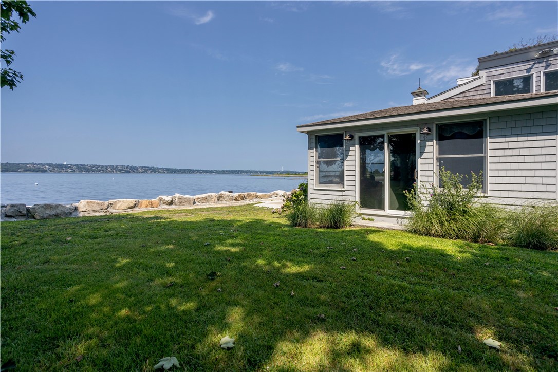 42 Driftwood Drive Tiverton, RI 02878 - Photo 9 of 50