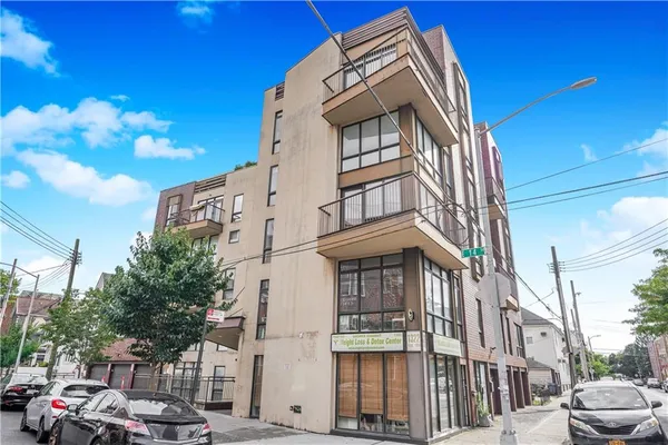 $695,000 | 1322 East 14th Street, Unit 3B | The Lindens