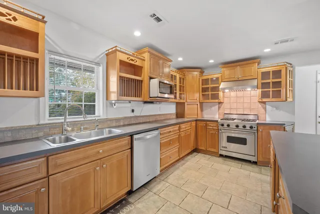 $578,000 | 301 Snowball Drive, Levittown, PA 19056