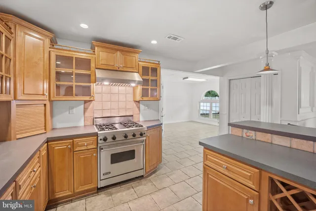 $578,000 | 301 Snowball Drive, Levittown, PA 19056