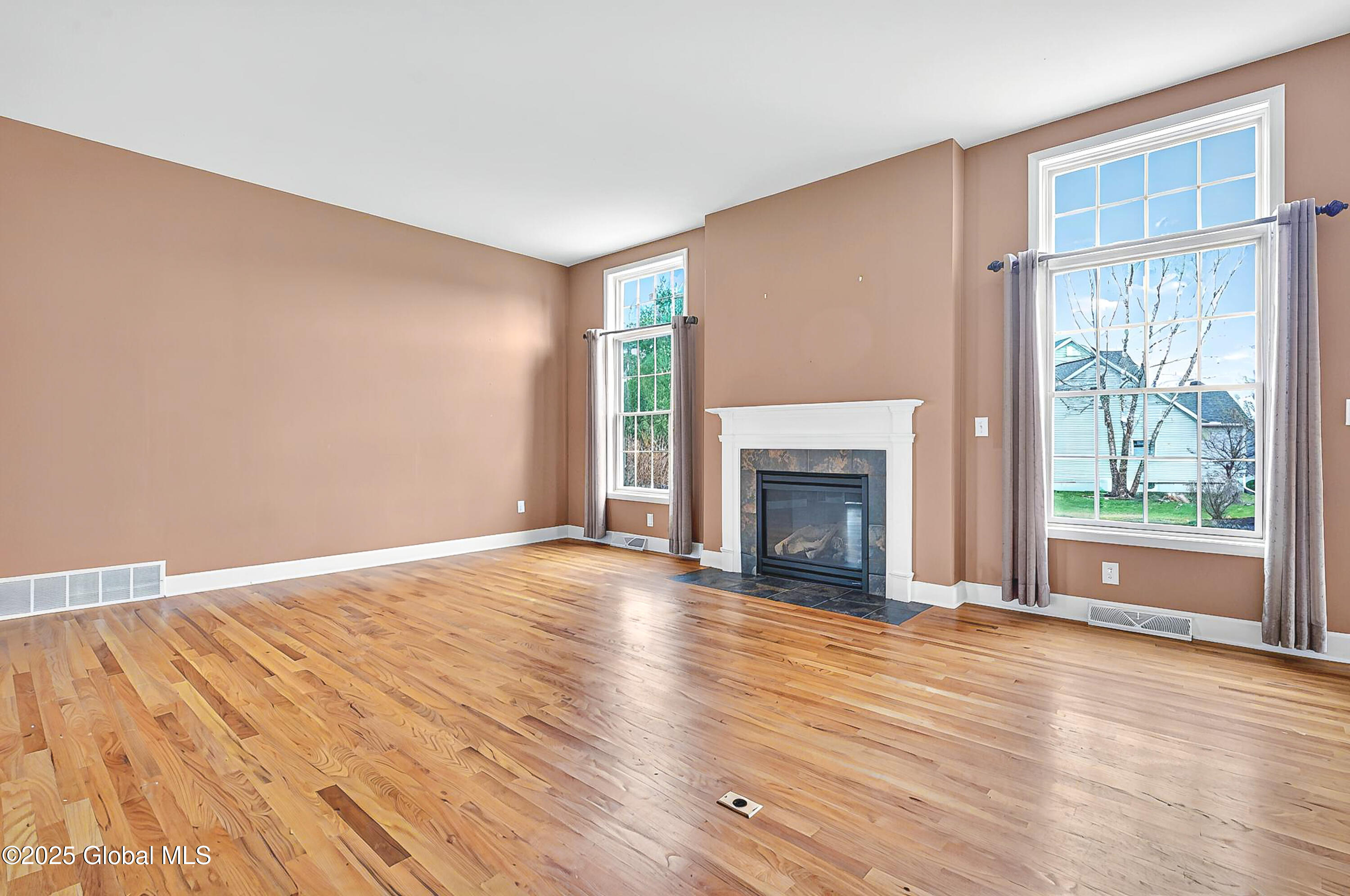 22 Gladstone Circle Halfmoon, NY 12118 - Photo 12 of 48 Family Room