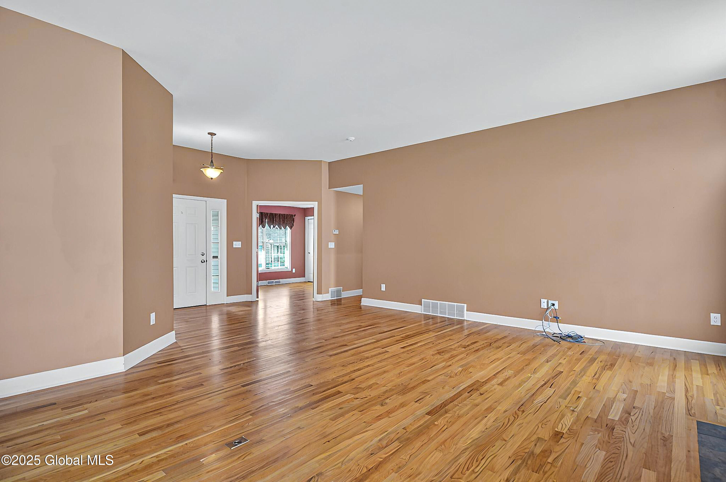 22 Gladstone Circle Halfmoon, NY 12118 - Photo 13 of 48 Family Room