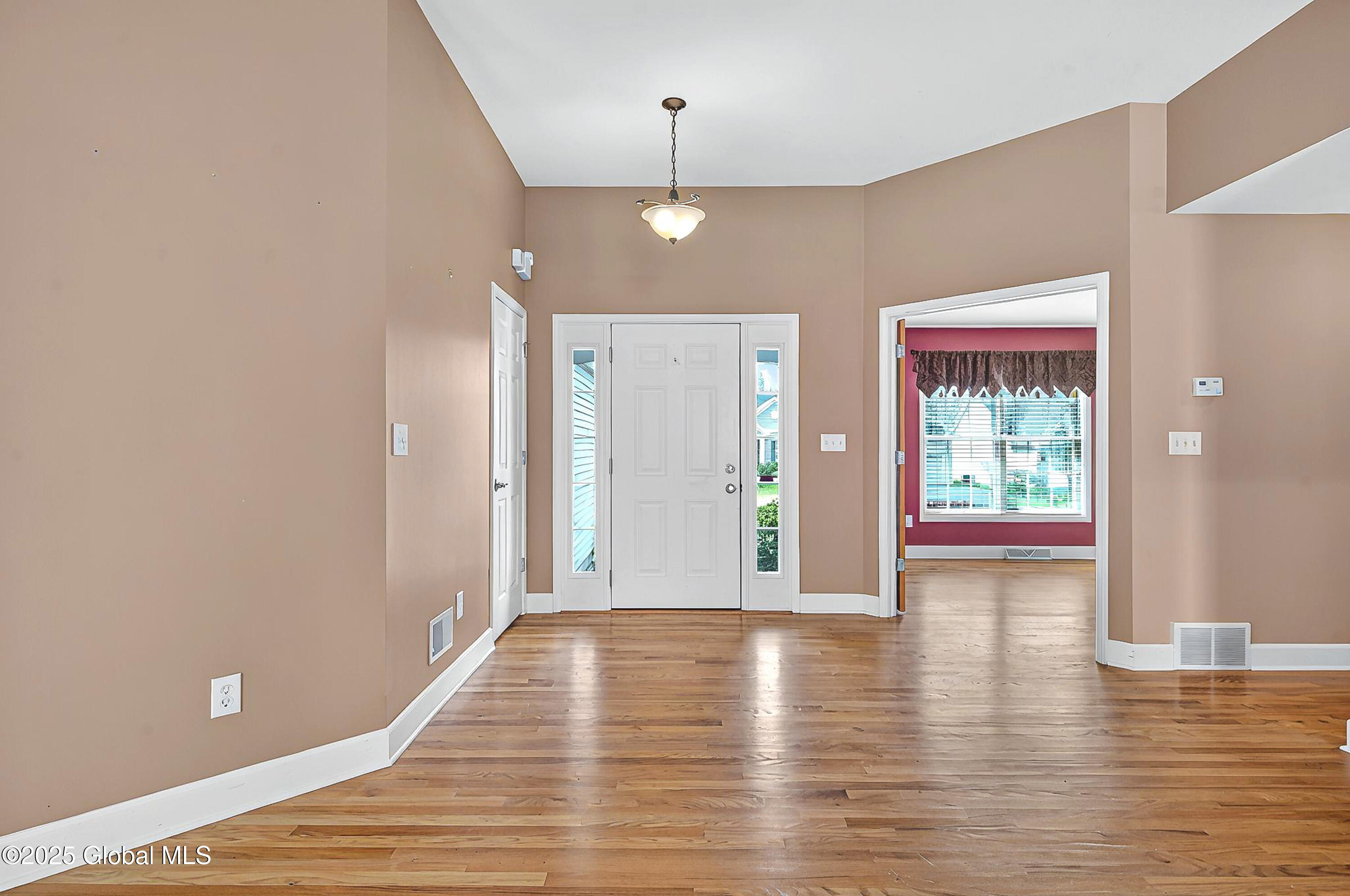 22 Gladstone Circle Halfmoon, NY 12118 - Photo 14 of 48 Family Room