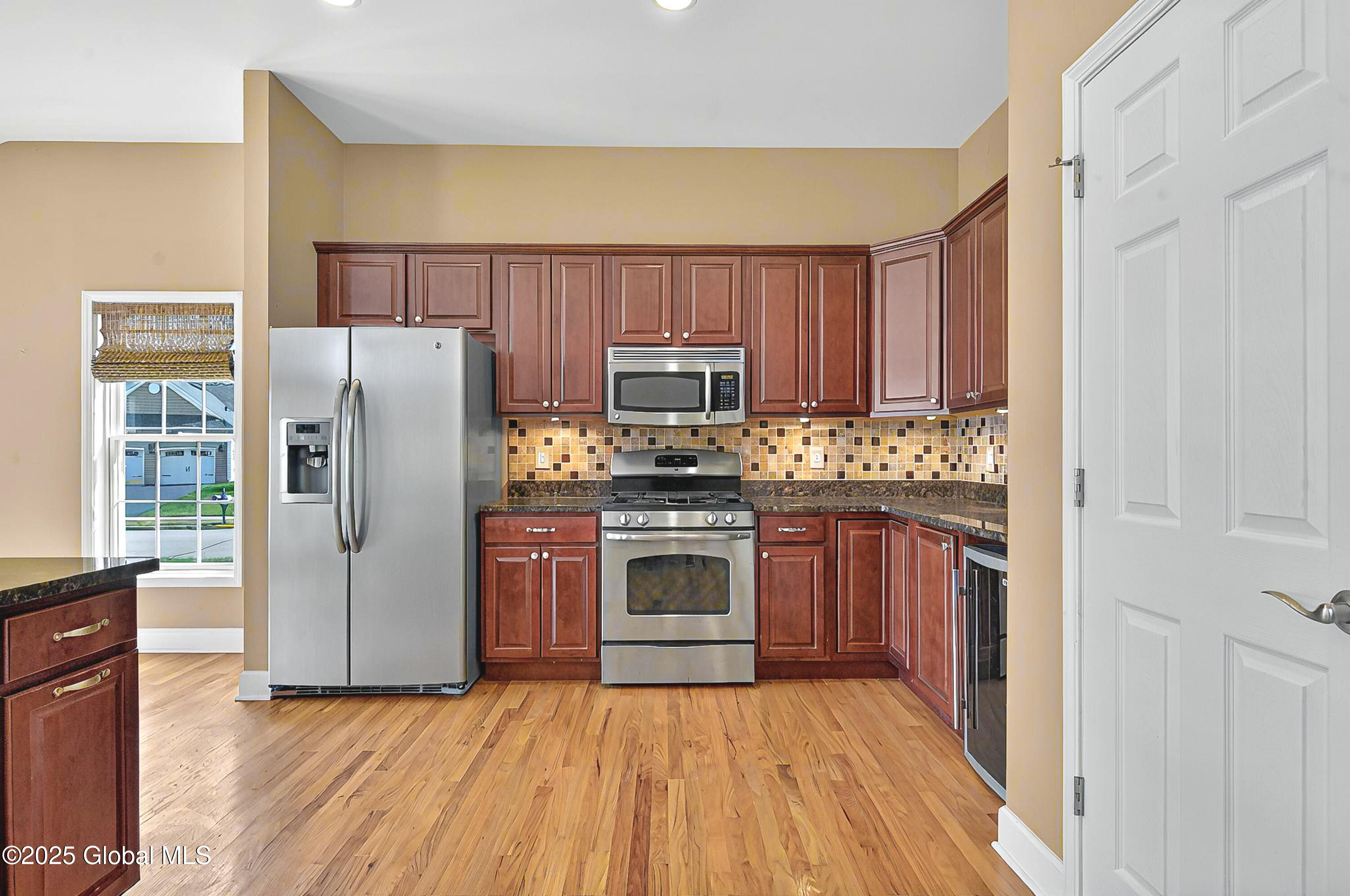 22 Gladstone Circle Halfmoon, NY 12118 - Photo 16 of 48 Kitchen