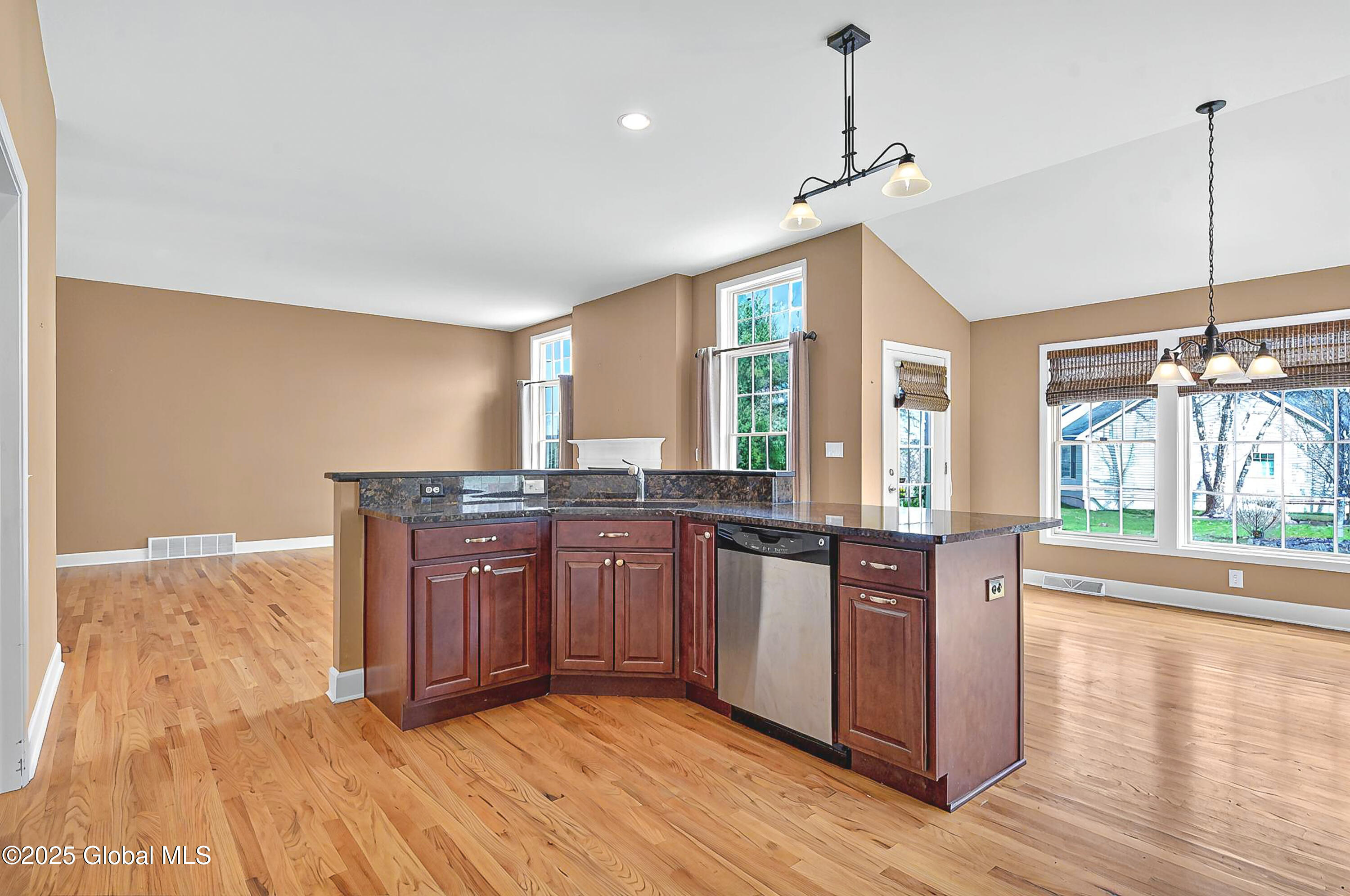 22 Gladstone Circle Halfmoon, NY 12118 - Photo 17 of 48 Kitchen