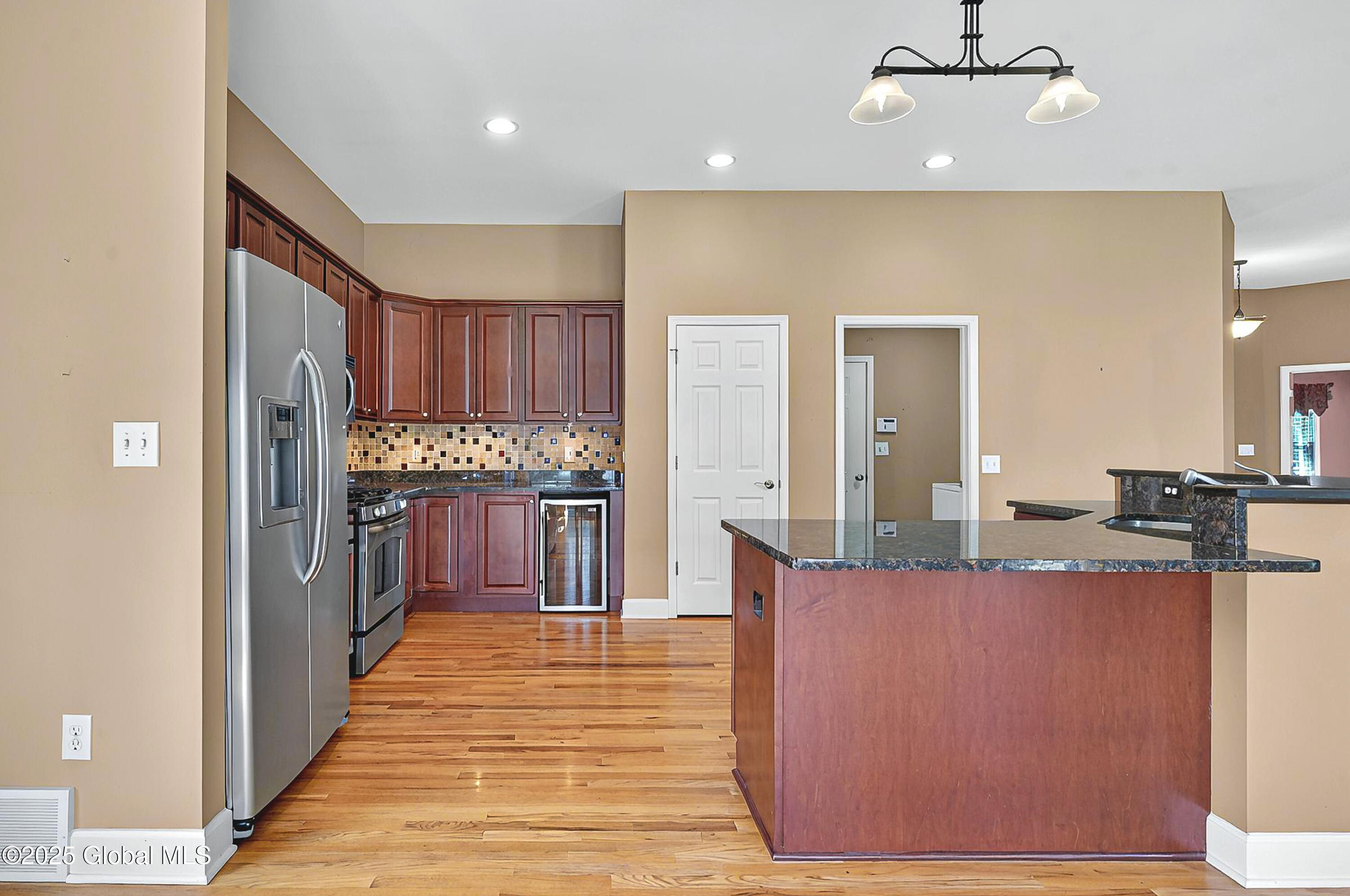 22 Gladstone Circle Halfmoon, NY 12118 - Photo 18 of 48 Kitchen