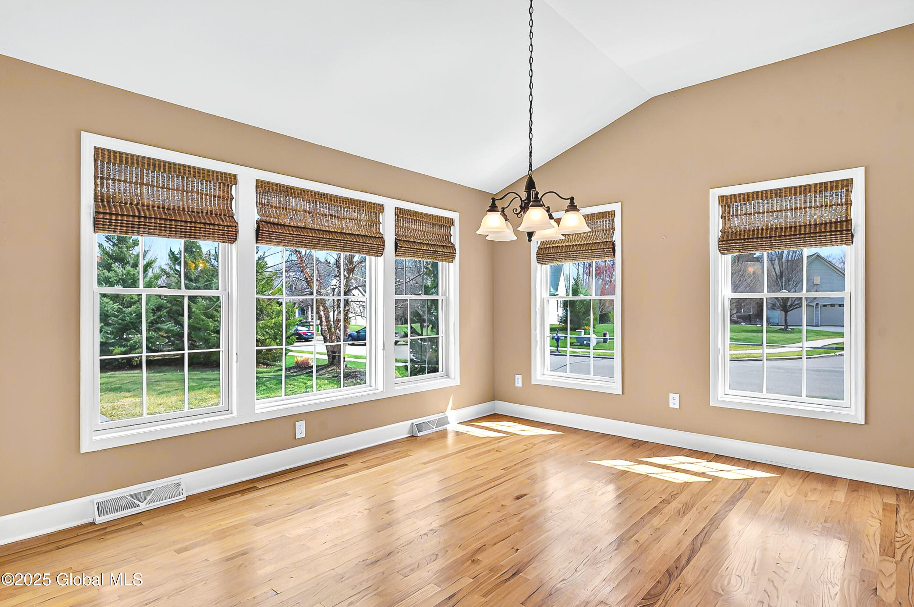 22 Gladstone Circle Halfmoon, NY 12118 - Photo 19 of 48 Dining Room