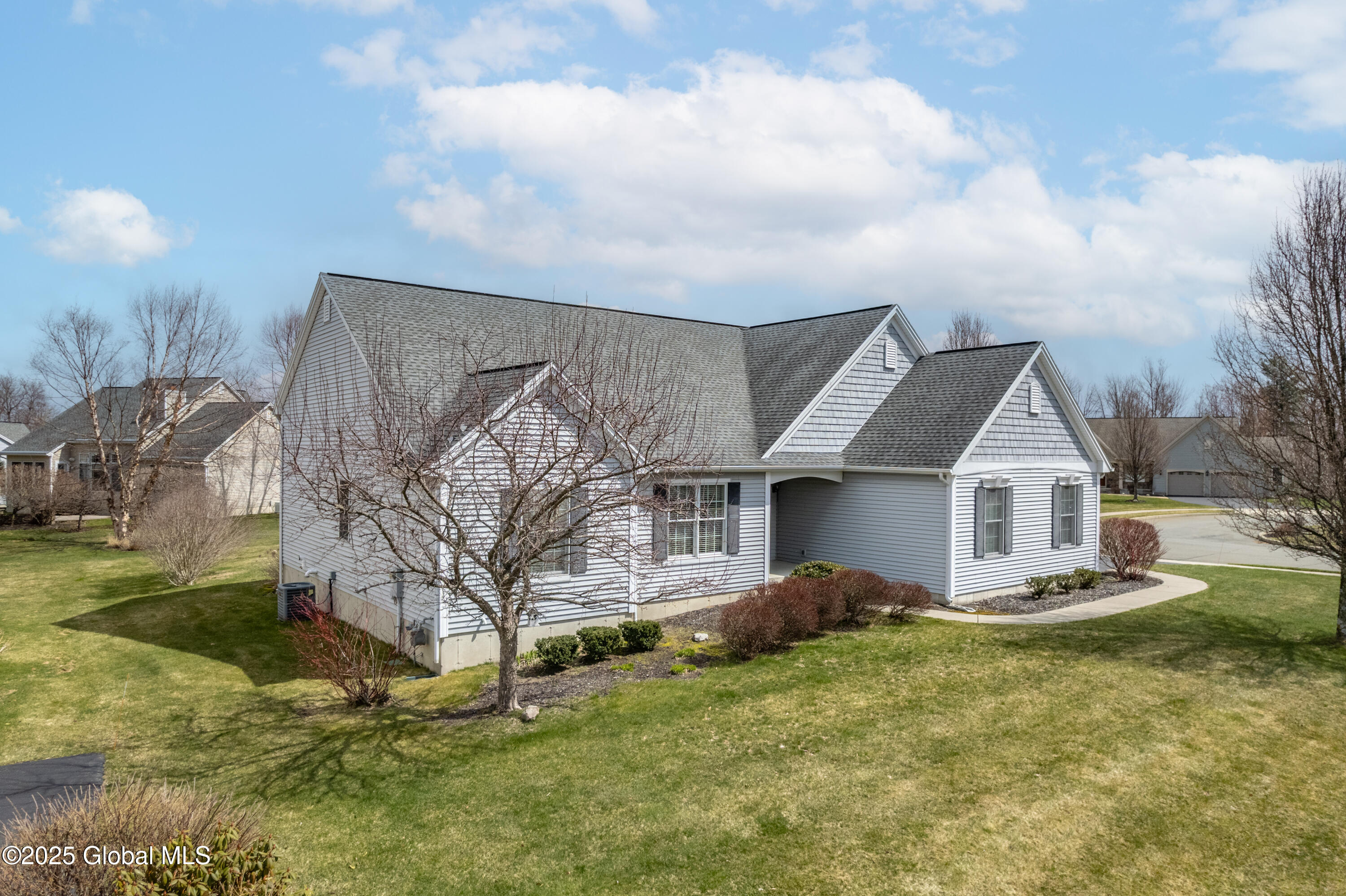 22 Gladstone Circle Halfmoon, NY 12118 - Photo 2 of 48 Front View