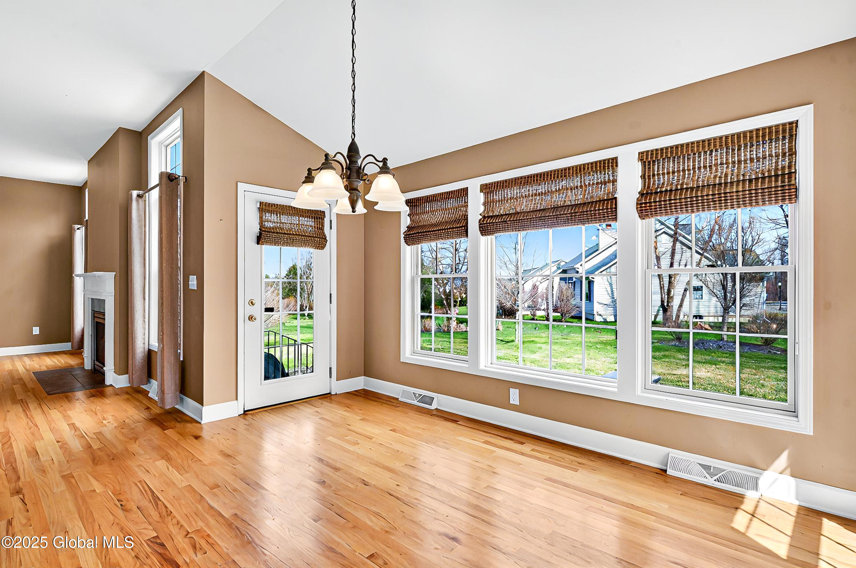 22 Gladstone Circle Halfmoon, NY 12118 - Photo 20 of 48 Dining Room