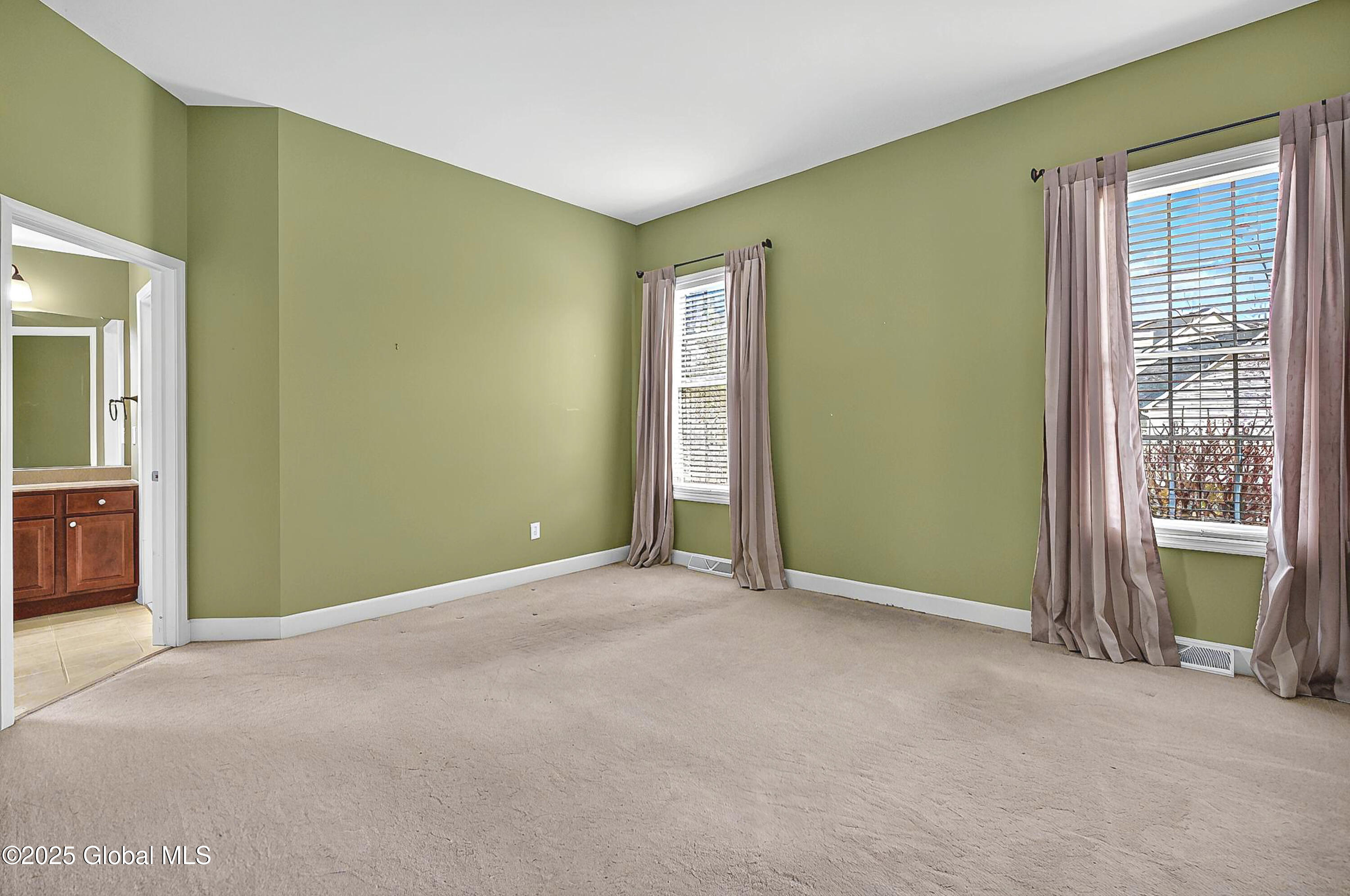 22 Gladstone Circle Halfmoon, NY 12118 - Photo 25 of 48 Master Bedroom