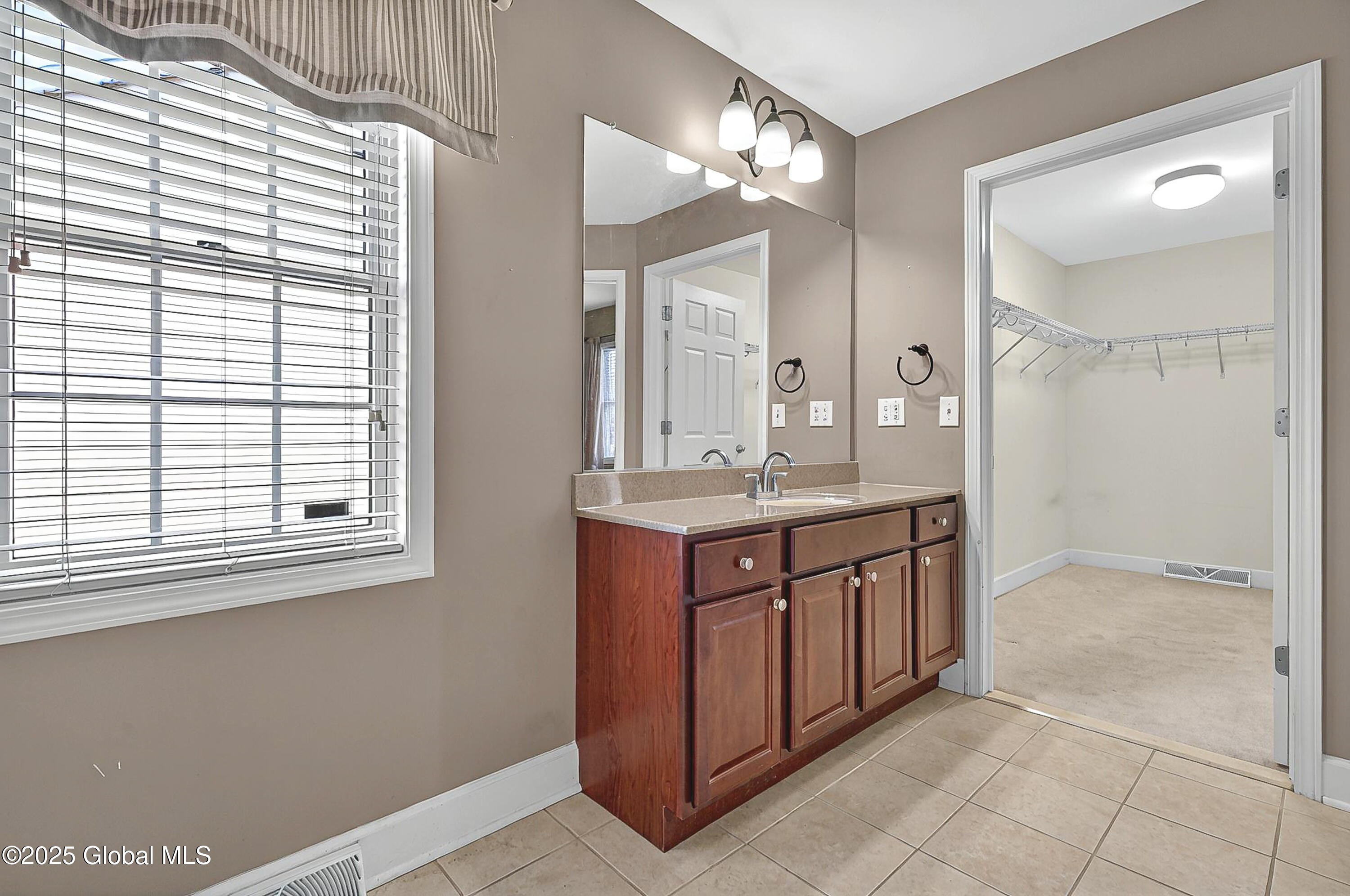 22 Gladstone Circle Halfmoon, NY 12118 - Photo 30 of 48 Master Bath