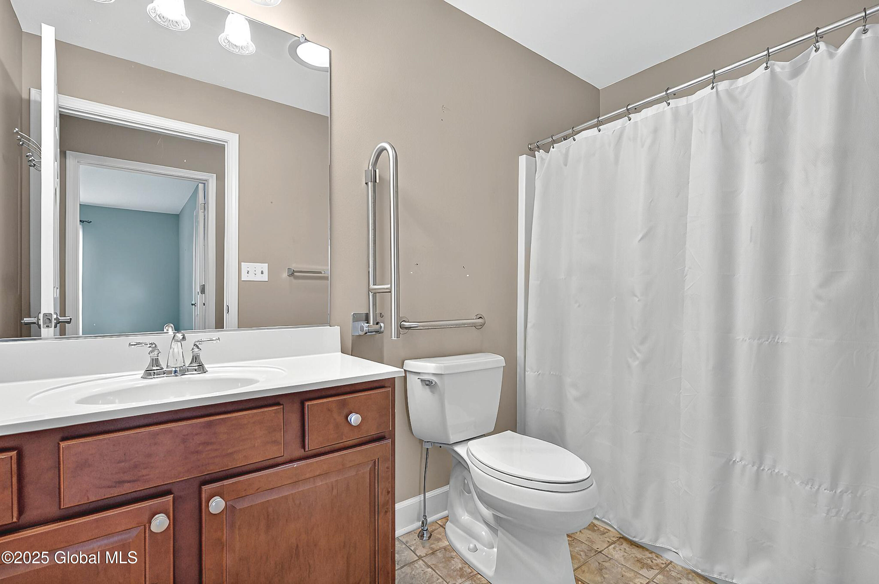 22 Gladstone Circle Halfmoon, NY 12118 - Photo 34 of 48 Full Bathroom