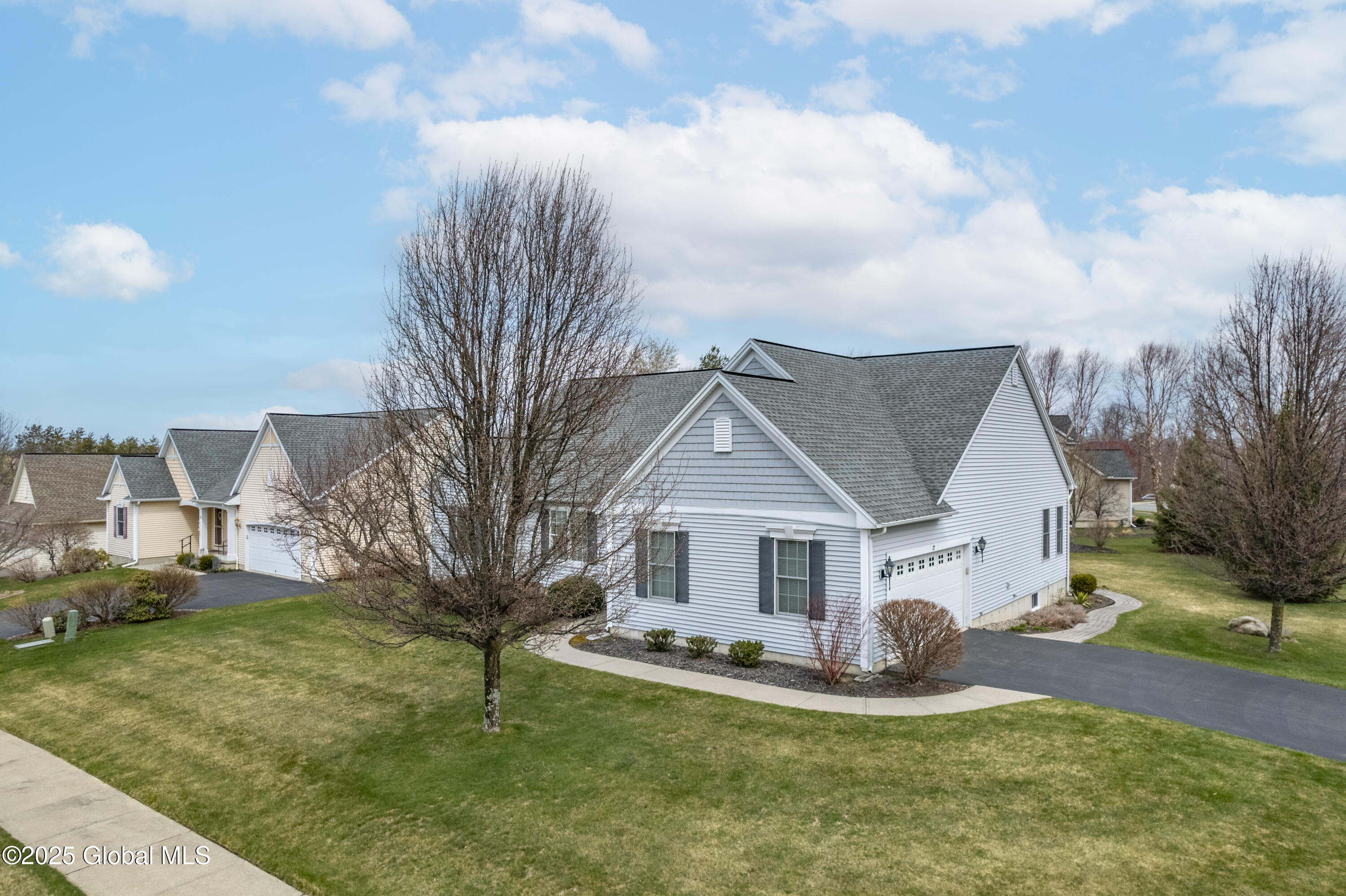 22 Gladstone Circle Halfmoon, NY 12118 - Photo 5 of 48 Back of House
