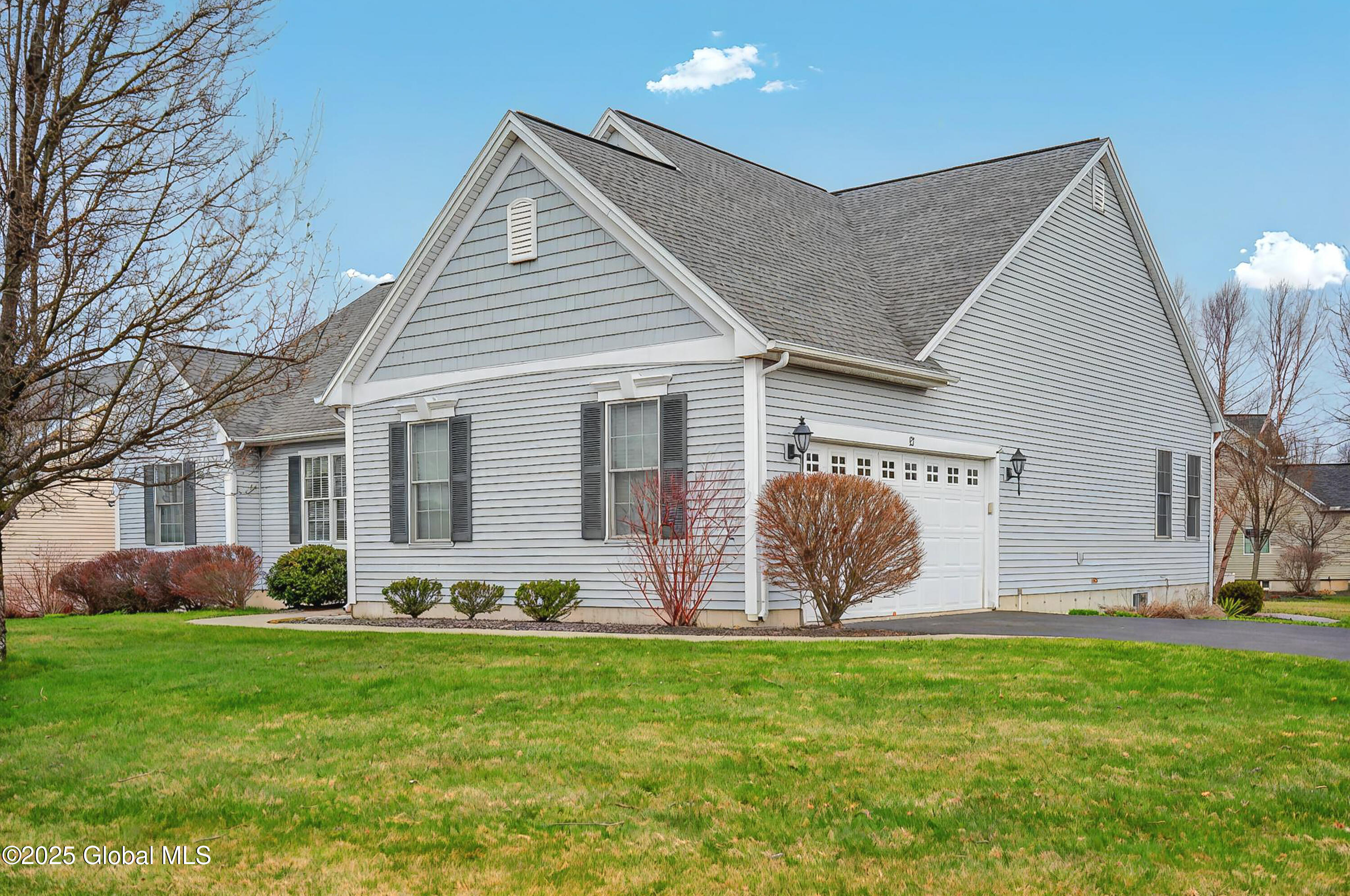 22 Gladstone Circle Halfmoon, NY 12118 - Photo 6 of 48 Side View