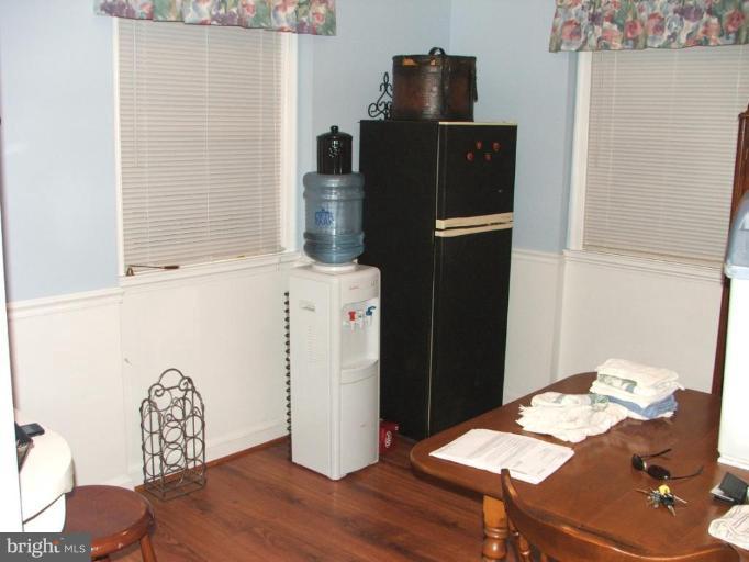 92 Johnson Road Pasadena, MD 21122 - Photo 11 of 15 Dining Area